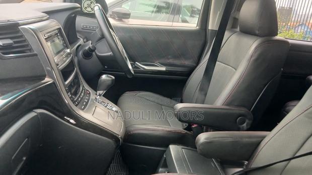 Toyota Vellfire 2014