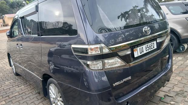 Toyota Vellfire 2014