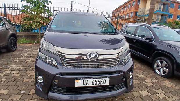 Toyota Vellfire 2014