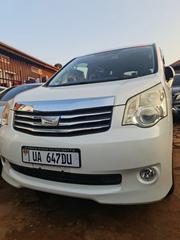 Toyota Noah 2.0 143hp AWD (7 Seater) 2011 White for sale
