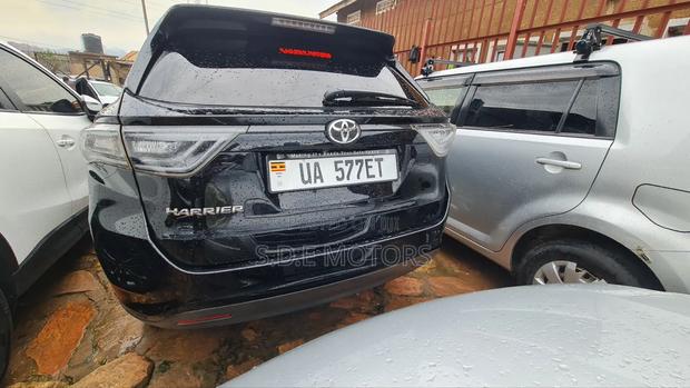 Toyota Harrier 2.0 2017 Black