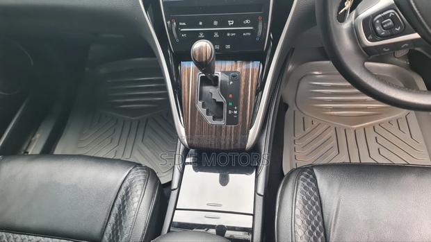 Toyota Harrier 2.0 2017 Black