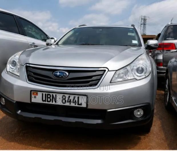 Subaru Outback 2.5i Limited 2010 Gray