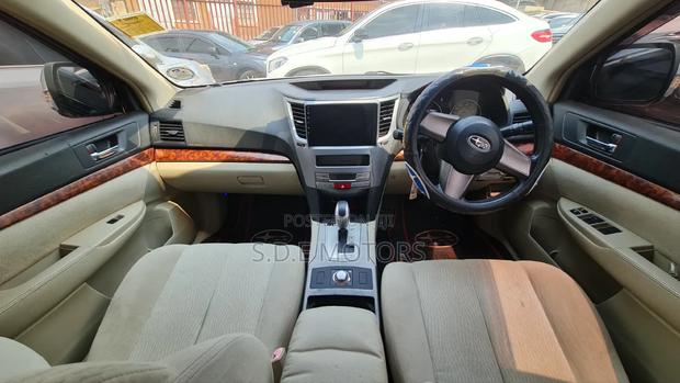 Subaru Outback 2.5i Limited 2010 Gray