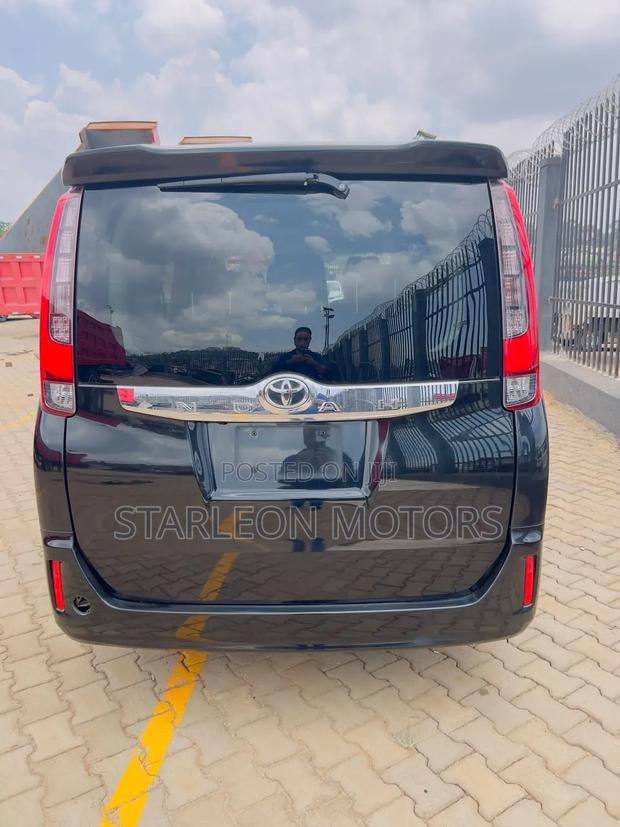 Toyota Noah 2017 Black