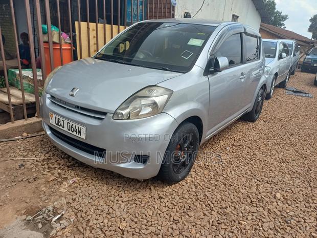 Toyota Passo 1.3 FWD 2006 Black