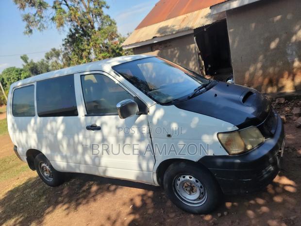 Toyota TownAce Noah 1999 White