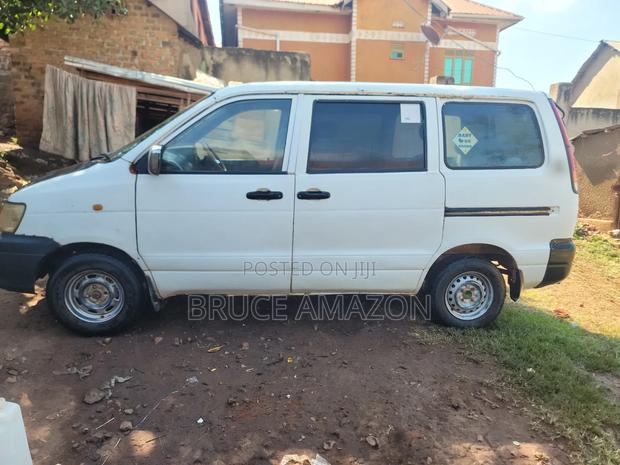 Toyota TownAce Noah 1999 White