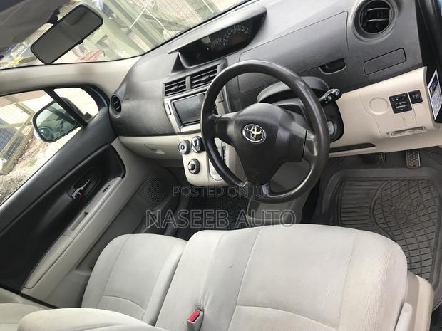 Toyota Passo Sette 2009 Blue