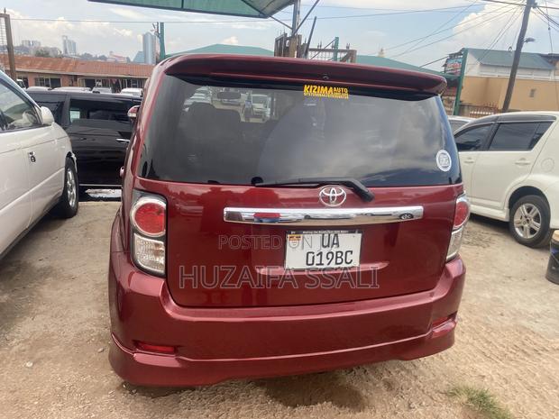 Toyota Rumion 1.5 FWD 2023 Red