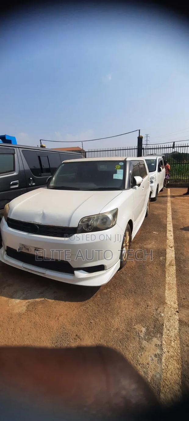 Toyota Corolla Rumion Hatchback 1.8 FWD 2012 White