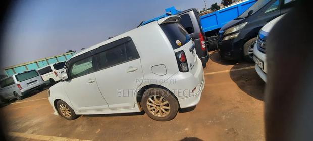 Toyota Corolla Rumion Hatchback 1.8 FWD 2012 White