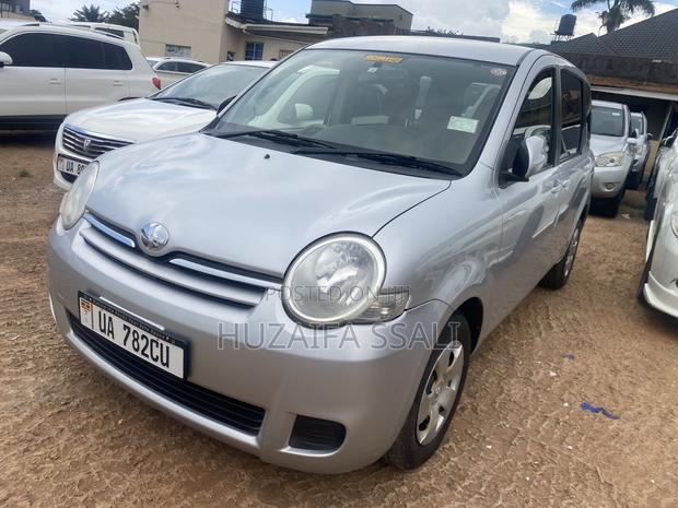 Toyota Sienta 2012 White