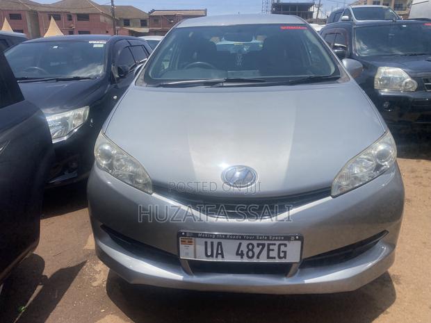 Toyota Wish 2013 Silver