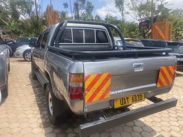 Toyota Hilux 2.5 Cab 2005 Gray