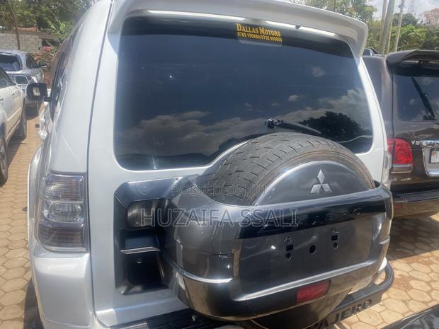 Mitsubishi Pajero 2010 White