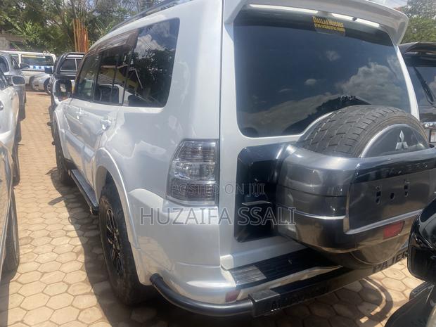 Mitsubishi Pajero 2010 White