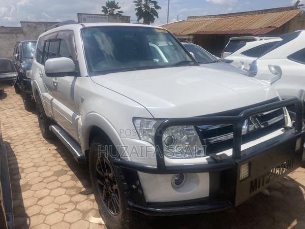 Mitsubishi Pajero 2010 White