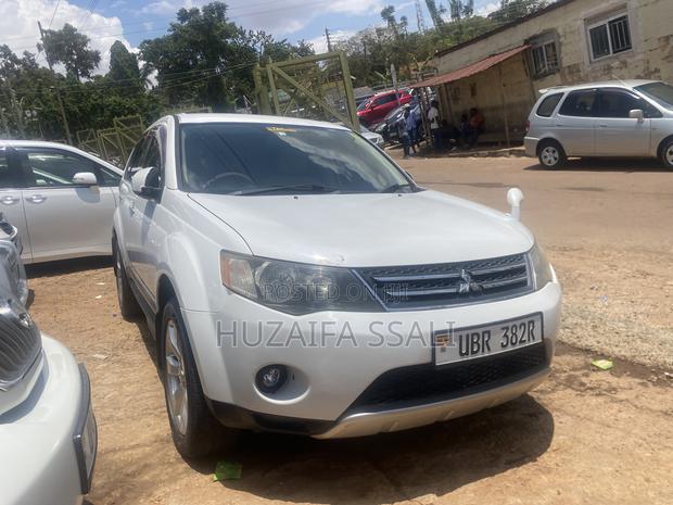 Mitsubishi Outlander 2010 White