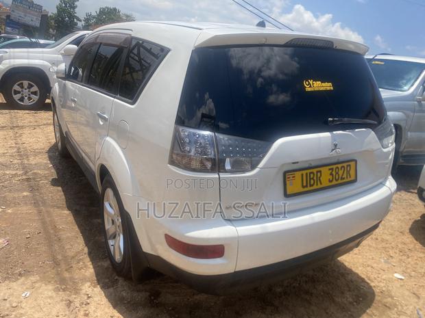 Mitsubishi Outlander 2010 White