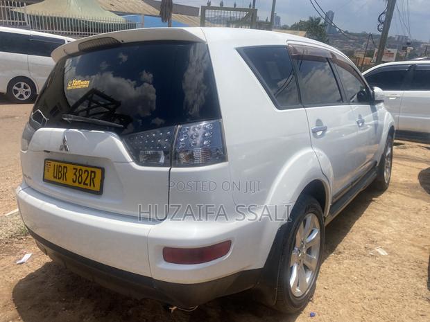 Mitsubishi Outlander 2010 White