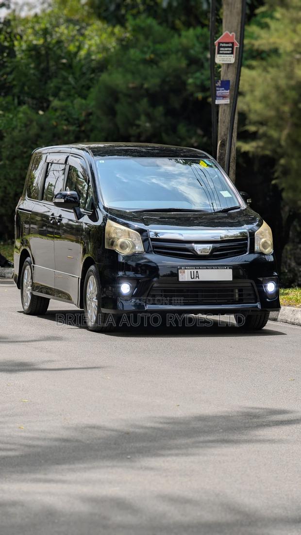 Toyota Noah 2012 Black
