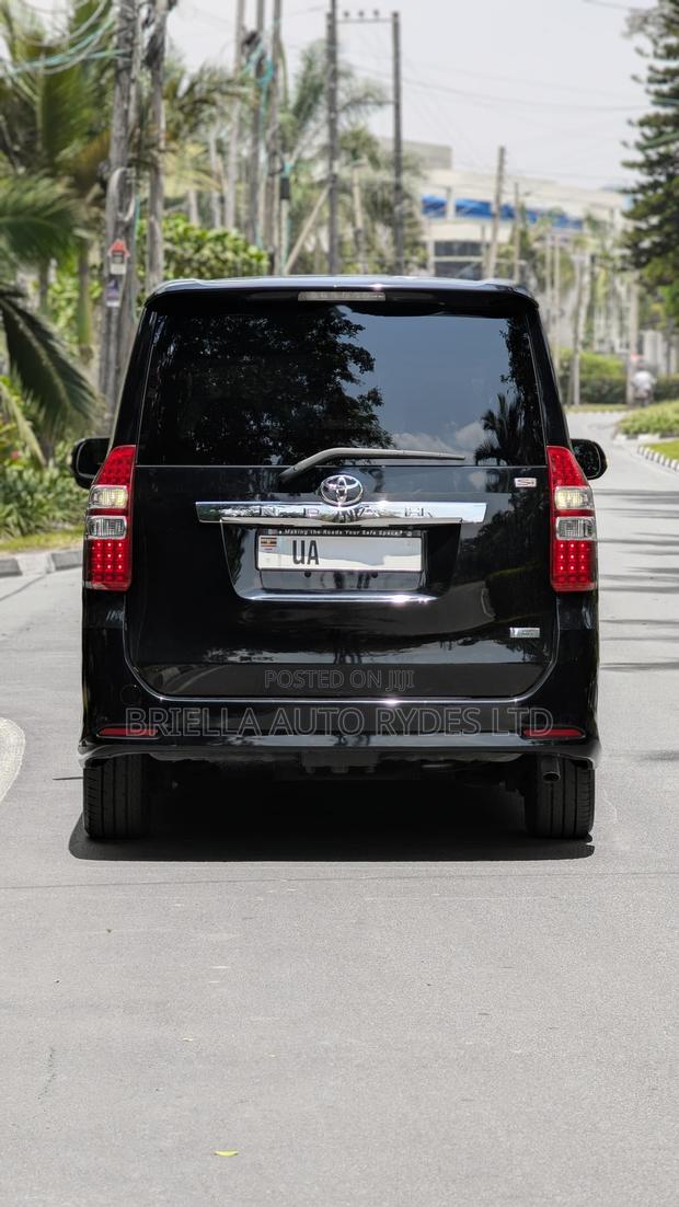 Toyota Noah 2012 Black