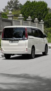 Toyota Noah 2018 White for sale
