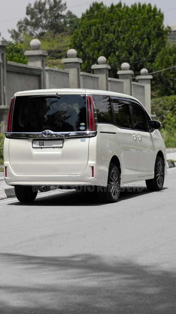 Toyota Noah 2018 White