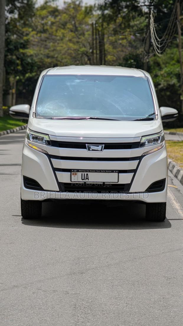 Toyota Noah 2018 White