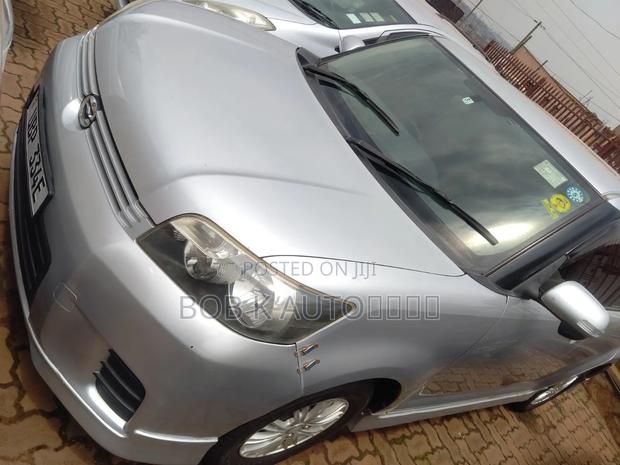 Toyota Corolla Rumion 2010 Silver