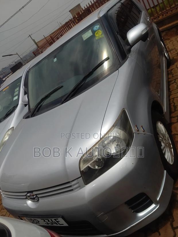 Toyota Corolla Rumion 2010 Silver