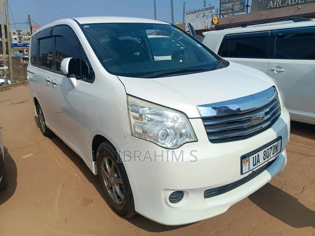 Toyota Noah 2013 White