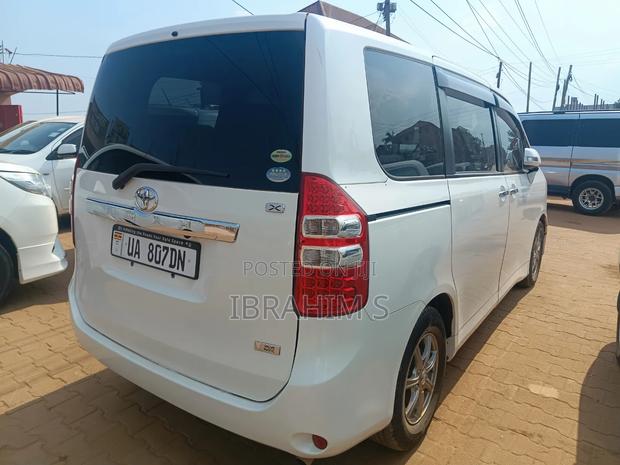 Toyota Noah 2013 White