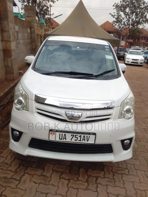 Toyota Noah 2013 White