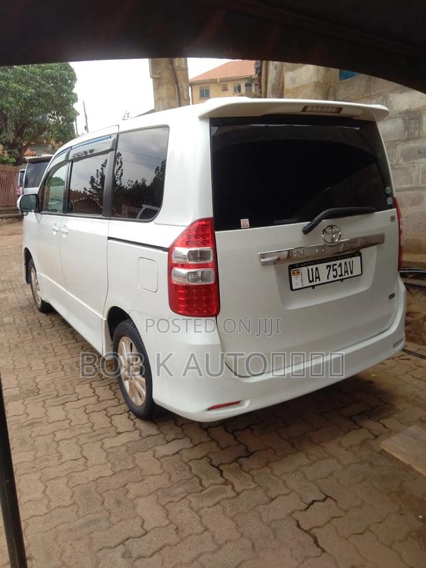 Toyota Noah 2013 White