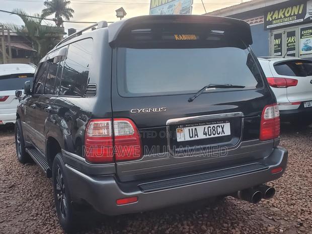 Toyota Land Cruiser Cygnus 4.7 2005 Black