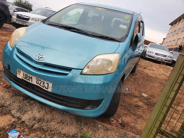 Toyota Passo Sette 2010 Blue
