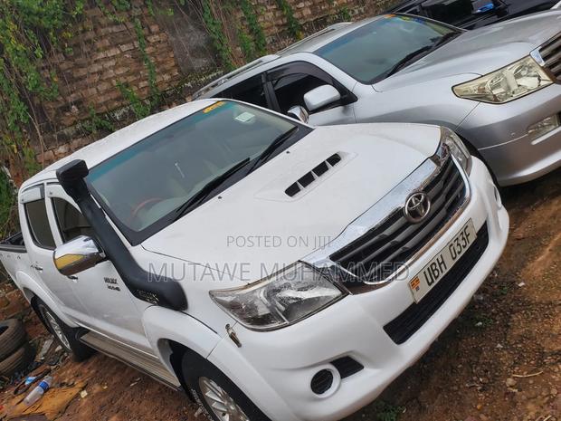Toyota Hilux 2012 White