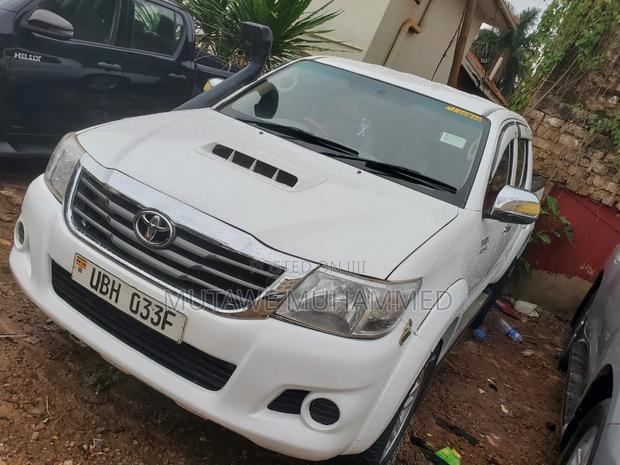 Toyota Hilux 2012 White