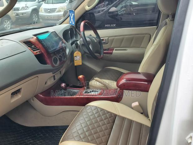Toyota Hilux 2012 White