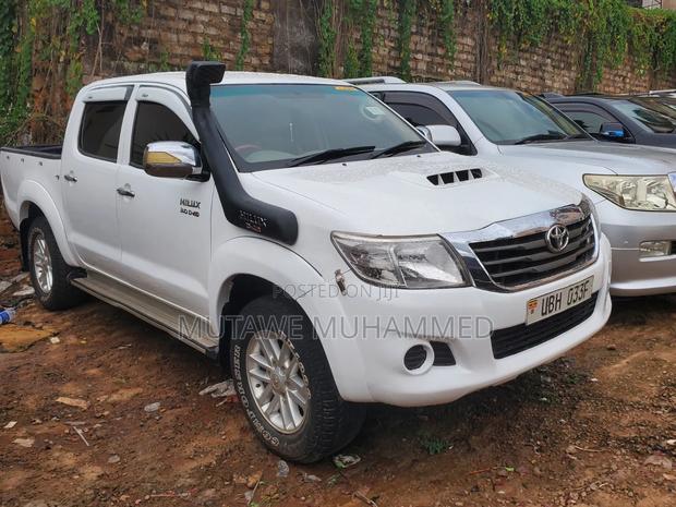 Toyota Hilux 2012 White
