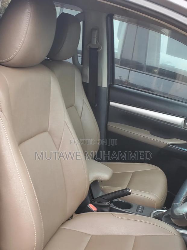 Toyota Hilux 2015 Gray