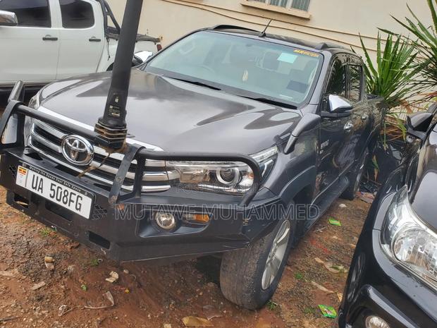 Toyota Hilux 2015 Gray