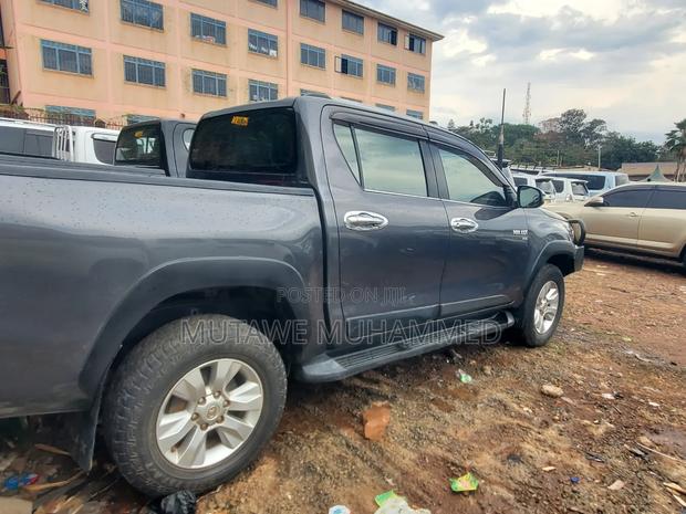 Toyota Hilux 2015 Gray