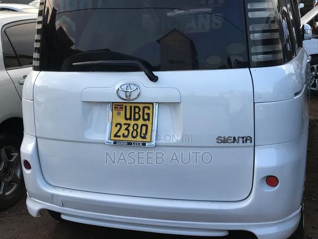 Toyota Sienta 2006 White
