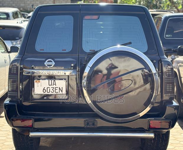 Nissan Patrol 2004 Black