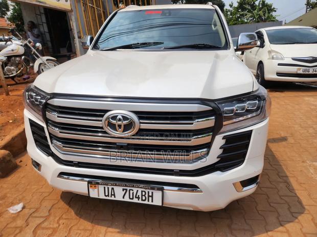 Toyota Land Cruiser 2012 White