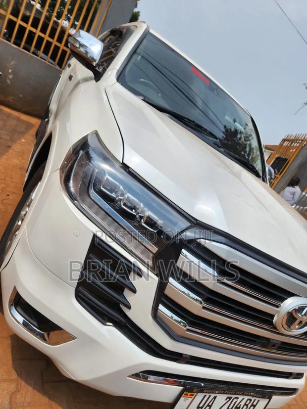 Toyota Land Cruiser 2012 White