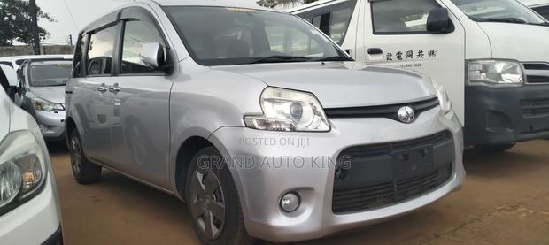 Toyota Sienta 2013 Silver